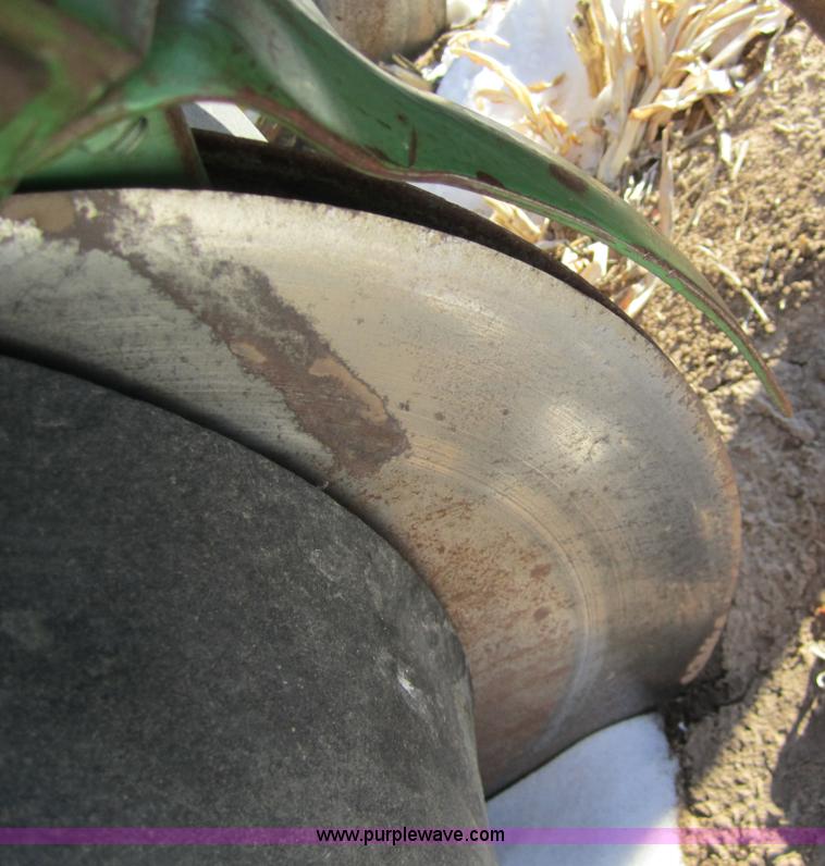 image for item 3392 John Deere 7100 eight row planter