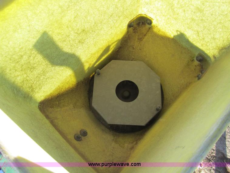 image for item 3392 John Deere 7100 eight row planter