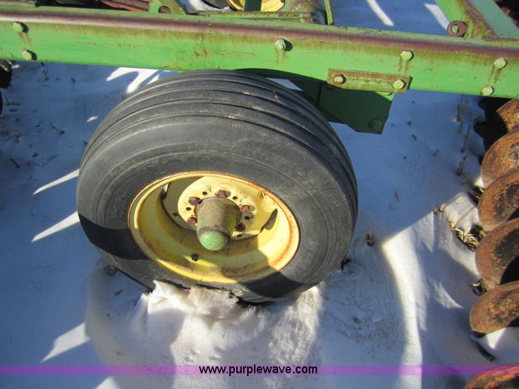 image for item 3394 John Deere 20' disk