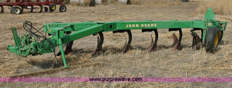 image for item 3425 John deere 2600 6 bottom plow