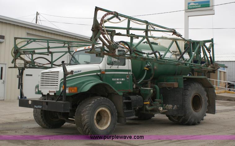 image for item 4884 1990 International Loral Easy-Rider 4900 sprayer