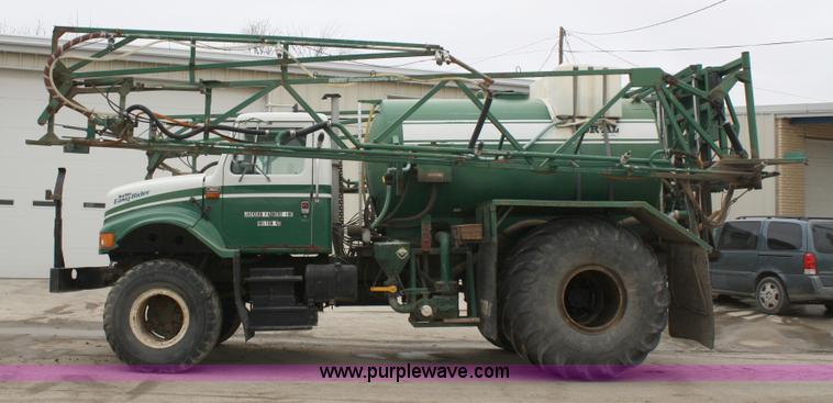 image for item 4884 1990 International Loral Easy-Rider 4900 sprayer