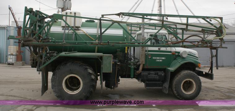 image for item 4884 1990 International Loral Easy-Rider 4900 sprayer