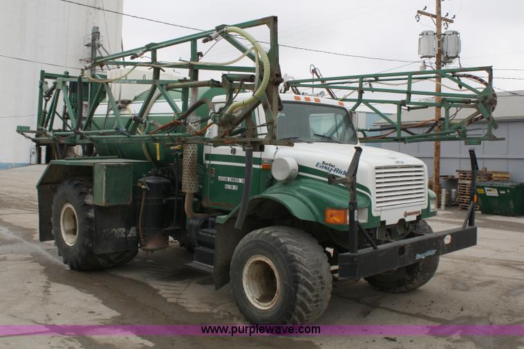 image for item 4884 1990 International Loral Easy-Rider 4900 sprayer