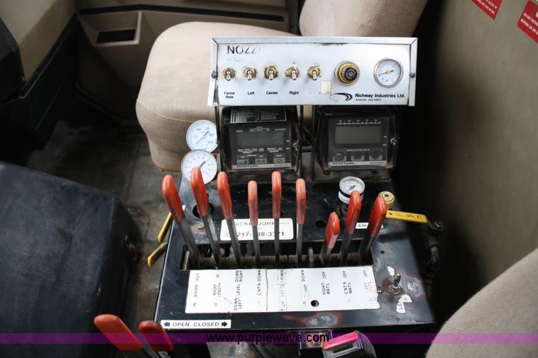 image for item 4884 1990 International Loral Easy-Rider 4900 sprayer