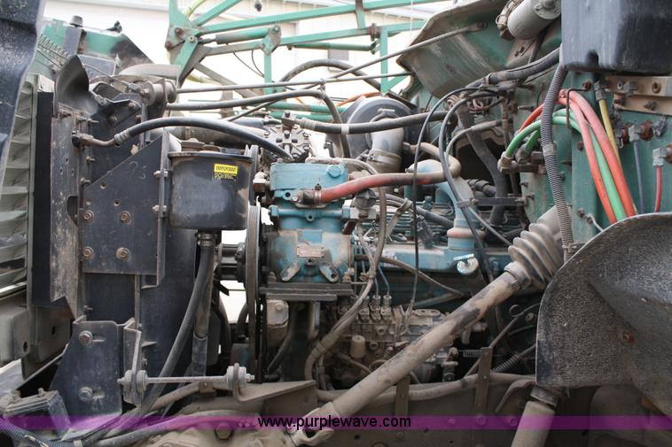 image for item 4884 1990 International Loral Easy-Rider 4900 sprayer