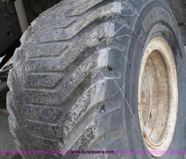 image for item 4884 1990 International Loral Easy-Rider 4900 sprayer