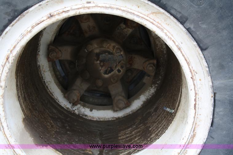 image for item 4884 1990 International Loral Easy-Rider 4900 sprayer