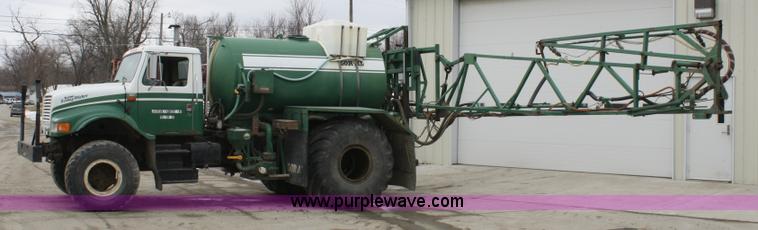 image for item 4884 1990 International Loral Easy-Rider 4900 sprayer
