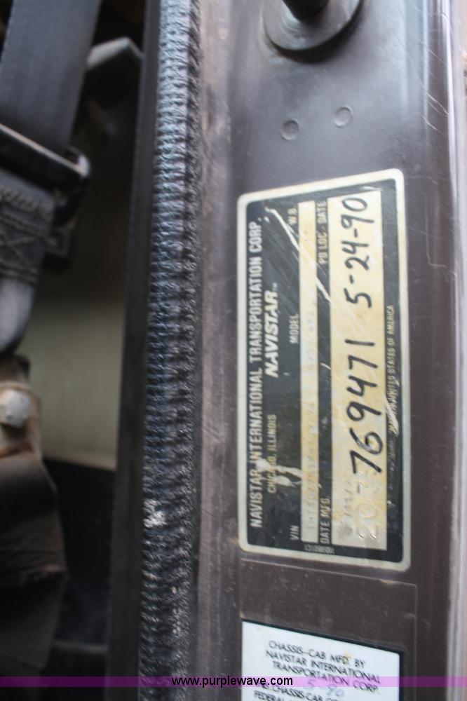 image for item 4884 1990 International Loral Easy-Rider 4900 sprayer