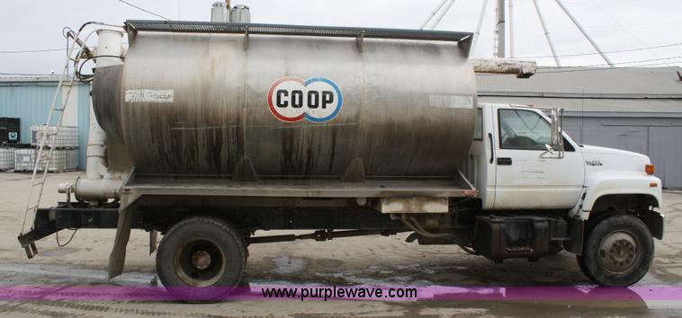 image for item 4885 1993 GMC TopKick bulk feed truck