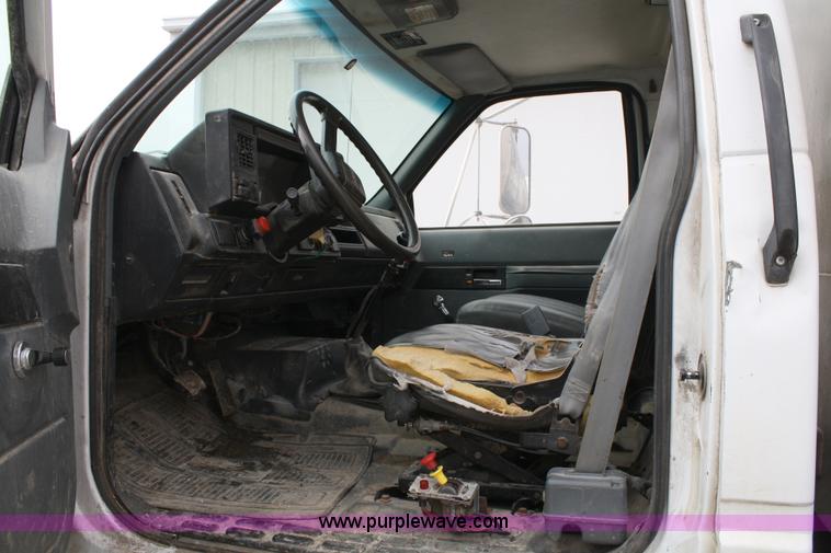 image for item 4885 1993 GMC TopKick bulk feed truck