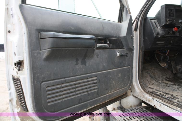 image for item 4885 1993 GMC TopKick bulk feed truck