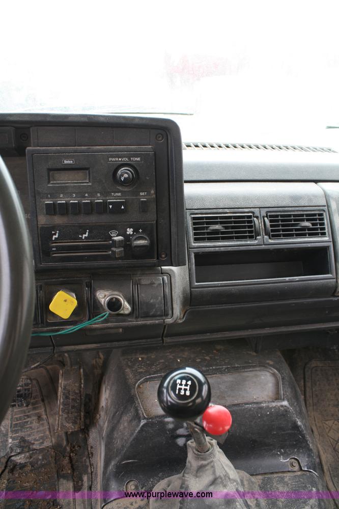 image for item 4885 1993 GMC TopKick bulk feed truck