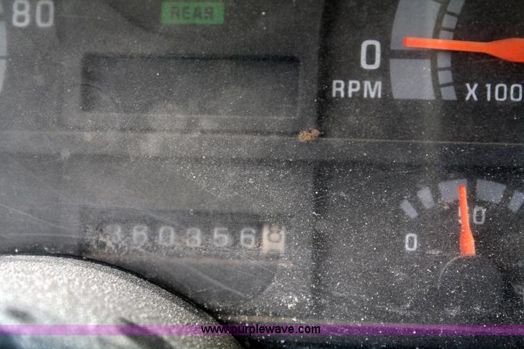 image for item 4885 1993 GMC TopKick bulk feed truck