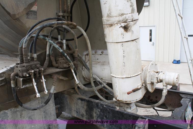 image for item 4885 1993 GMC TopKick bulk feed truck