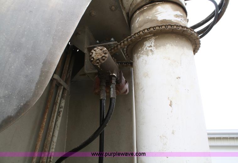 image for item 4885 1993 GMC TopKick bulk feed truck