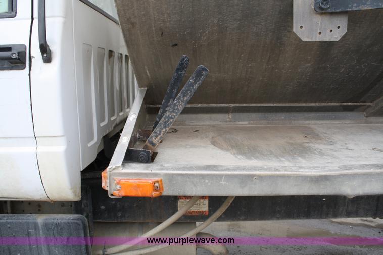 image for item 4885 1993 GMC TopKick bulk feed truck