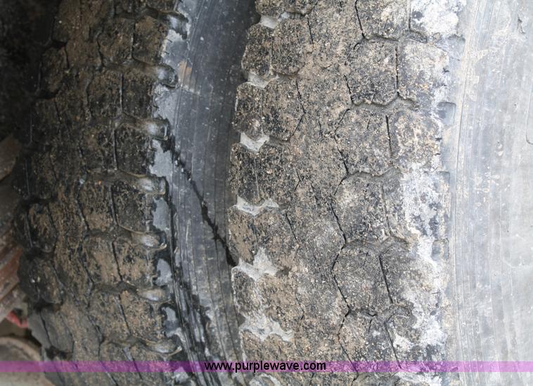 image for item 4885 1993 GMC TopKick bulk feed truck