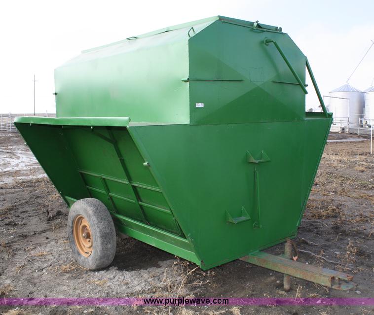 Feed King Portable Creep Feeder Item 4975 3 9 2011