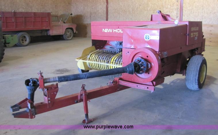image for item 5203 New Holland 575 small square baler