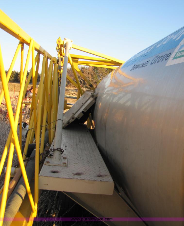 image for item 5215 Sprayer with 65' boom