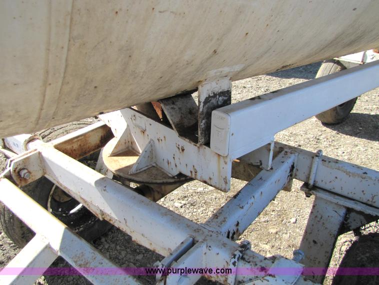 image for item 5220 Hamby 1,000 gallon anhydrous tank on trailer