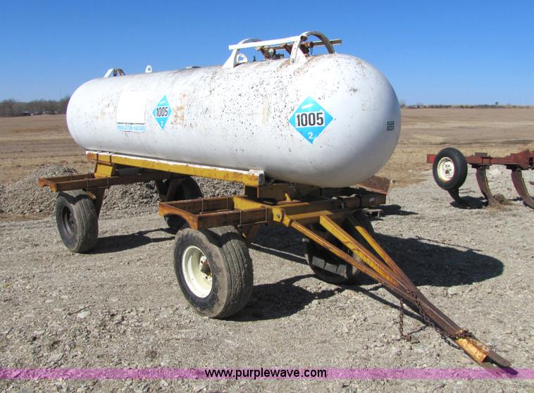 image for item 5221 Hamby 1,000 gallon anhydrous tank on trailer