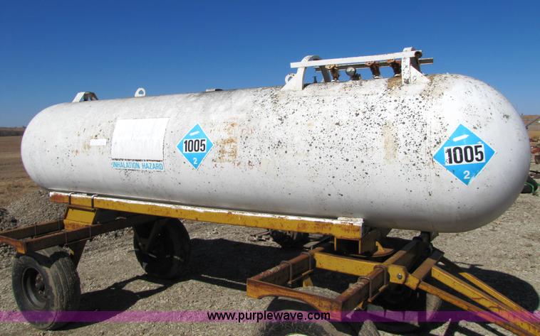 image for item 5221 Hamby 1,000 gallon anhydrous tank on trailer