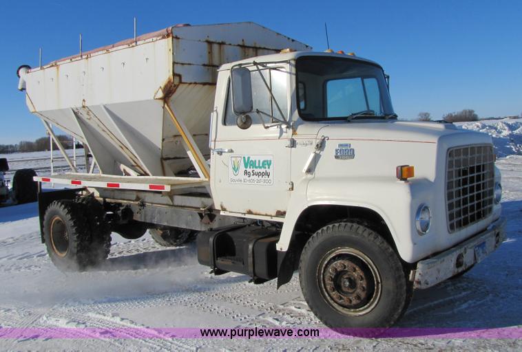 image for item 5305 1982 Ford N700 seed tender truck