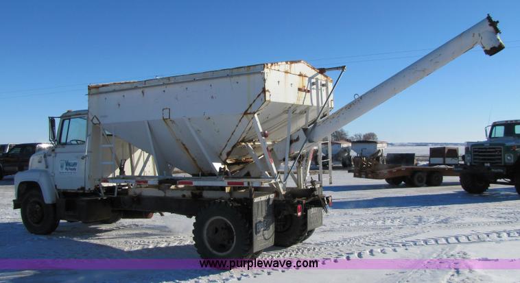 image for item 5305 1982 Ford N700 seed tender truck