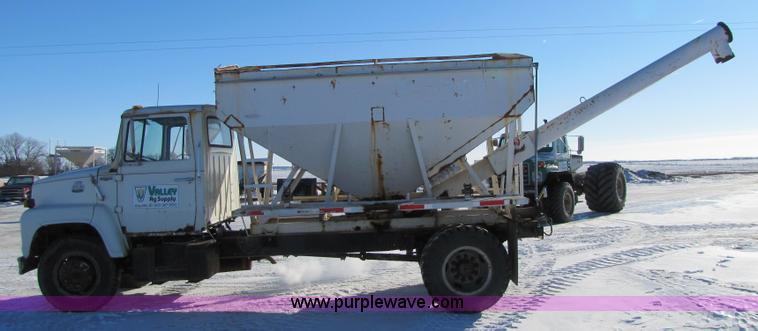image for item 5305 1982 Ford N700 seed tender truck