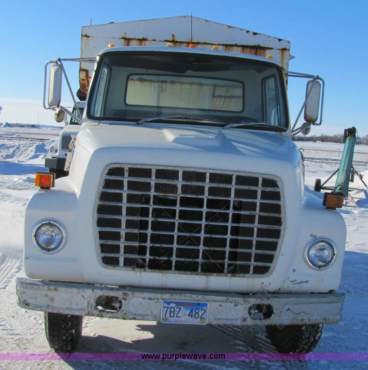 image for item 5305 1982 Ford N700 seed tender truck