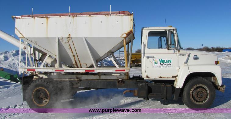 image for item 5305 1982 Ford N700 seed tender truck