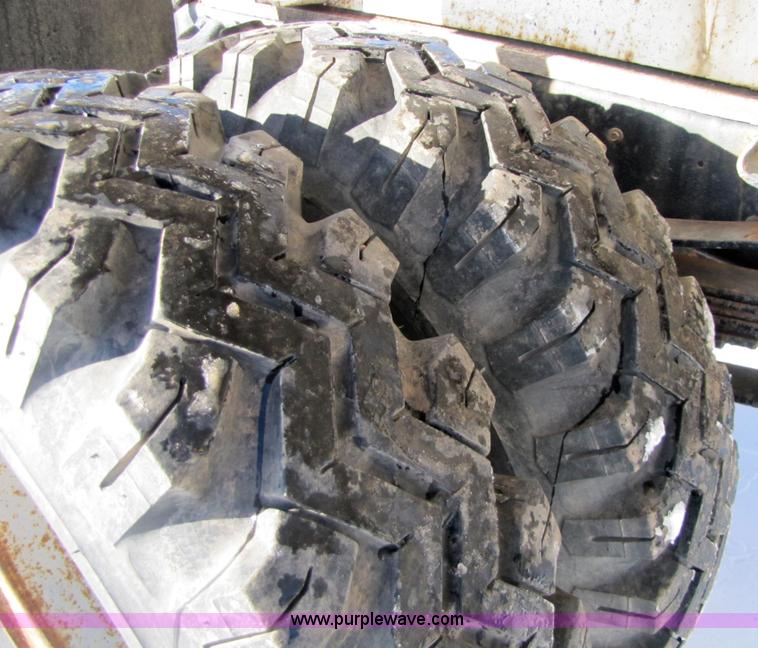 image for item 5305 1982 Ford N700 seed tender truck