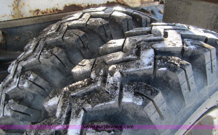 image for item 5305 1982 Ford N700 seed tender truck