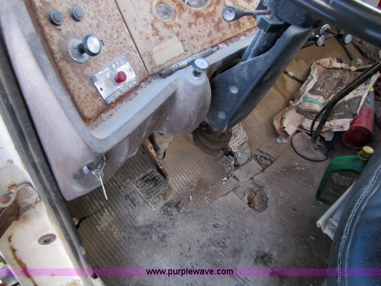 image for item 5305 1982 Ford N700 seed tender truck