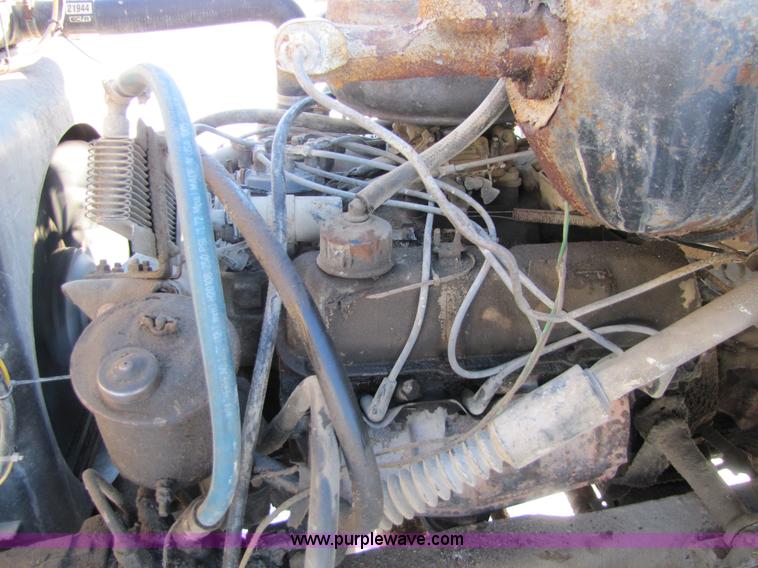 image for item 5305 1982 Ford N700 seed tender truck