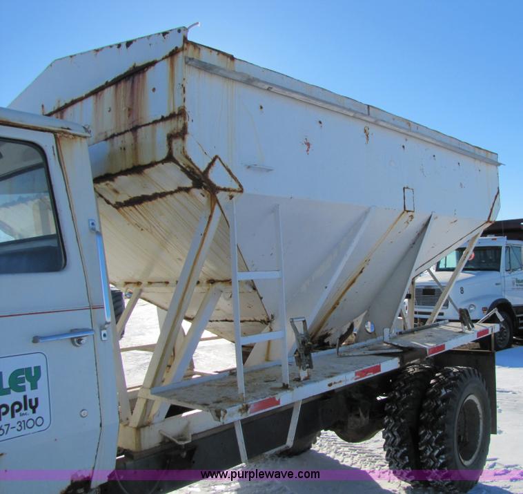 image for item 5305 1982 Ford N700 seed tender truck