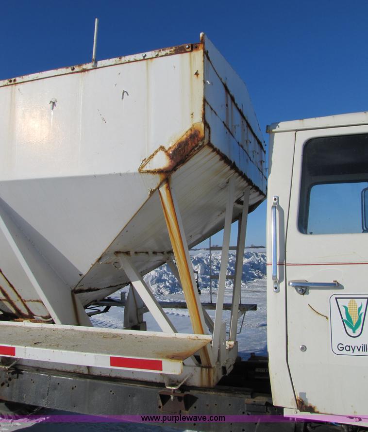 image for item 5305 1982 Ford N700 seed tender truck