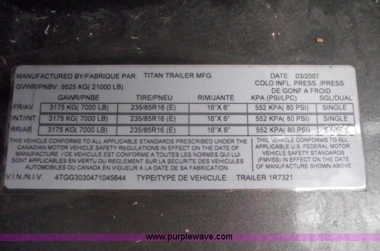 image for item 5369 2007 Titan triple axle stock trailer