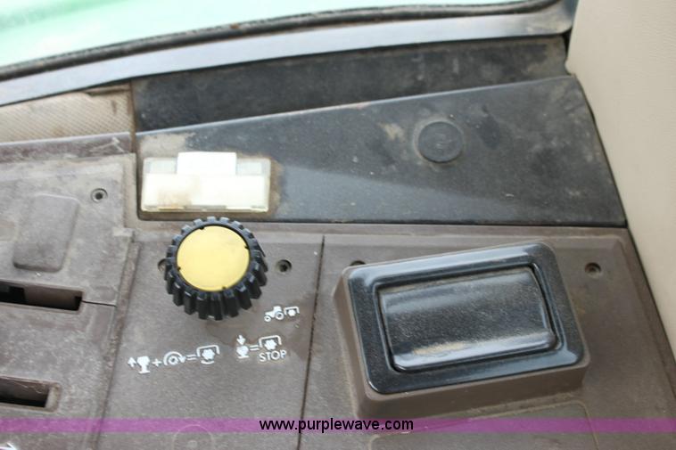 image for item 6509 John Deere 6605 tractor