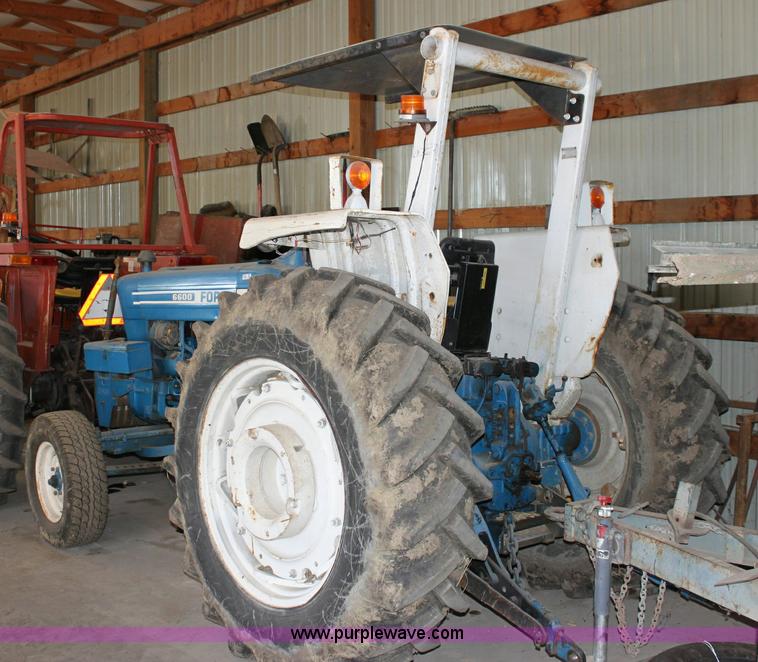 image for item 6528 Ford 6600 tractor