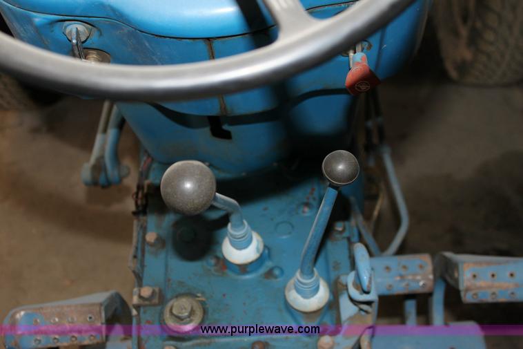 image for item 6528 Ford 6600 tractor