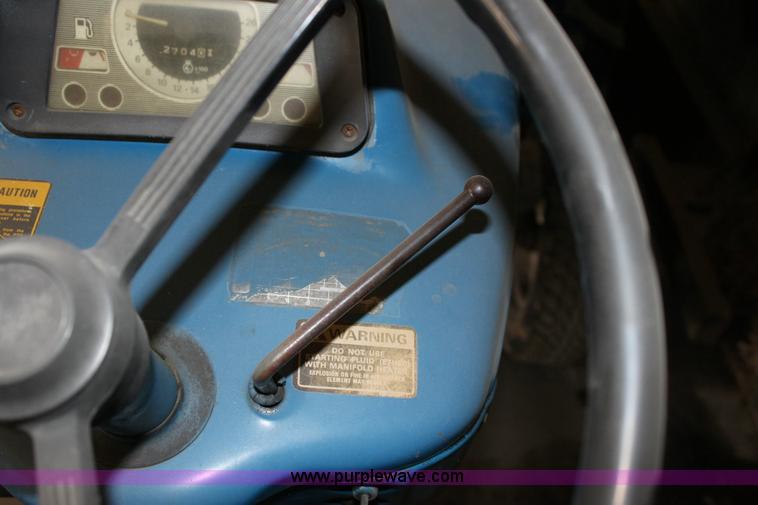 image for item 6528 Ford 6600 tractor