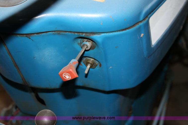 image for item 6528 Ford 6600 tractor