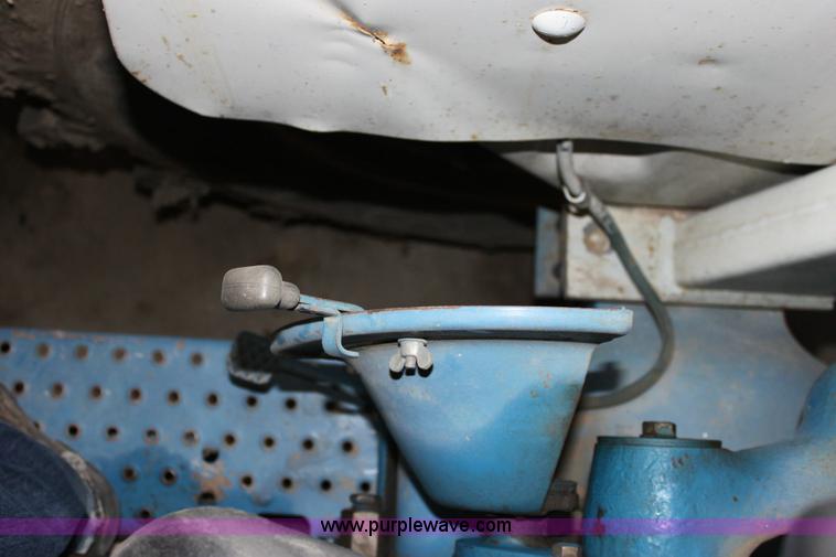 image for item 6528 Ford 6600 tractor