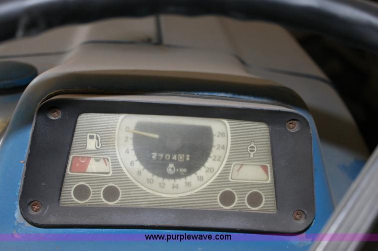 image for item 6528 Ford 6600 tractor