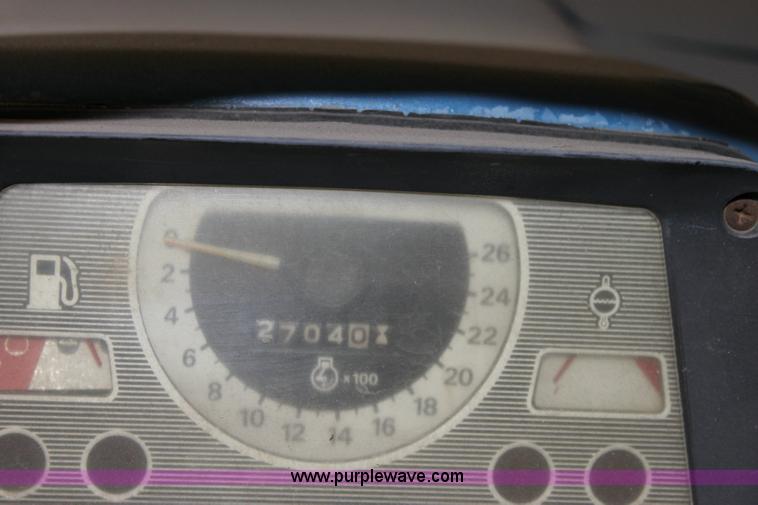 image for item 6528 Ford 6600 tractor