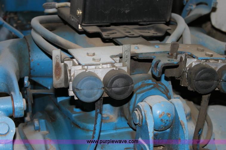 image for item 6528 Ford 6600 tractor